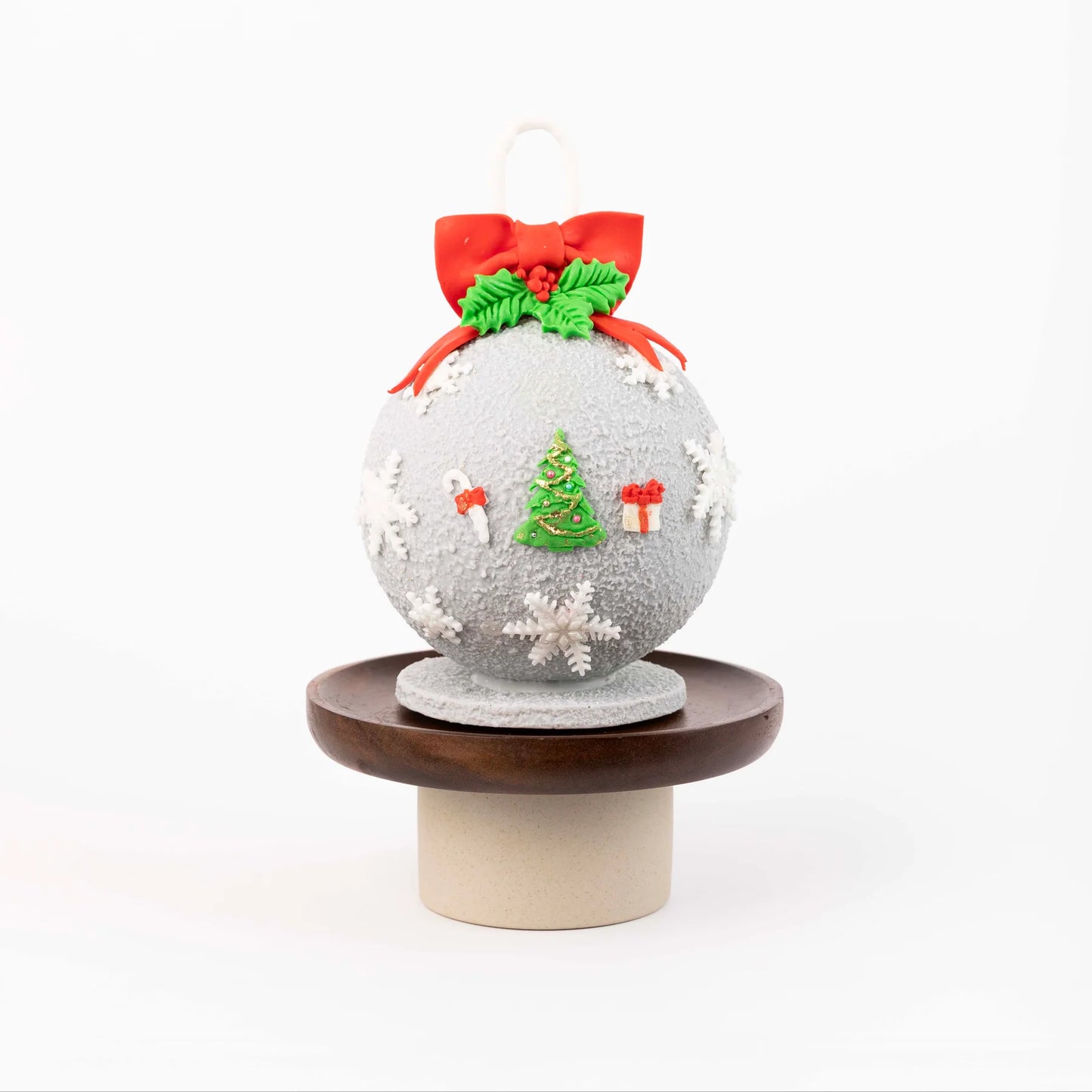 Festive chocolate Snow Globe 480g