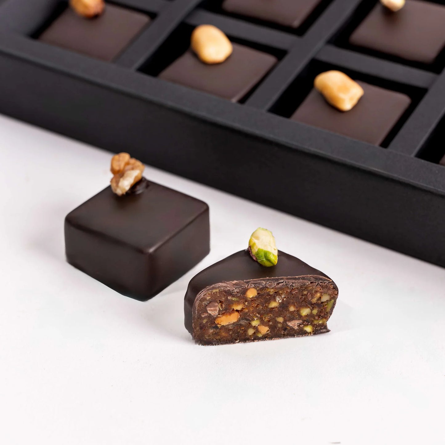 Eid Signature Date Bites 30pcs Gift Box 480g