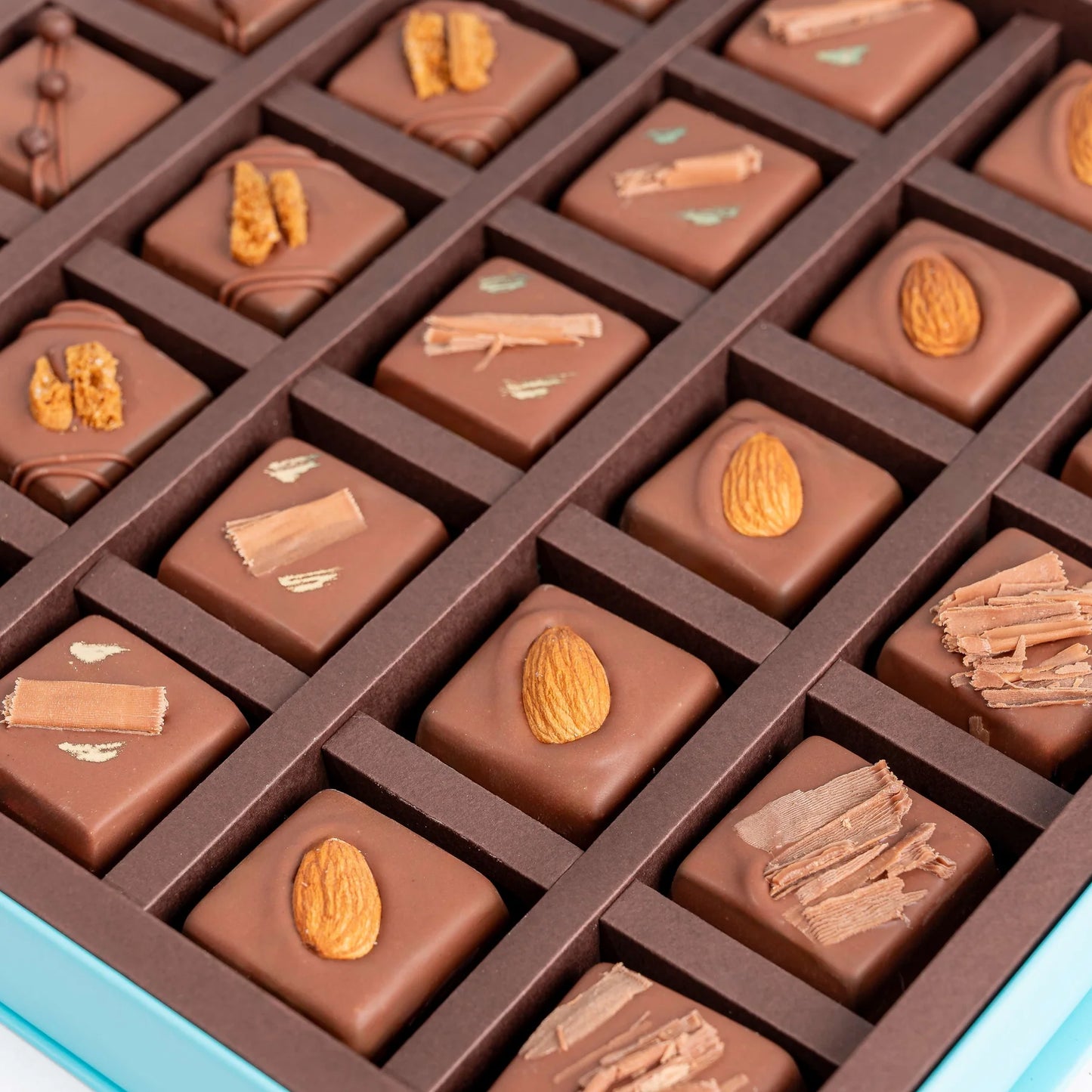 Signature Milk Chocolates 30pcs Gift Box 480g