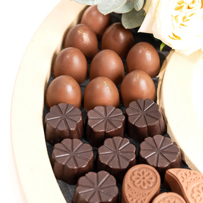 Luxury Chocolates Halo Gift Hamper 1800g